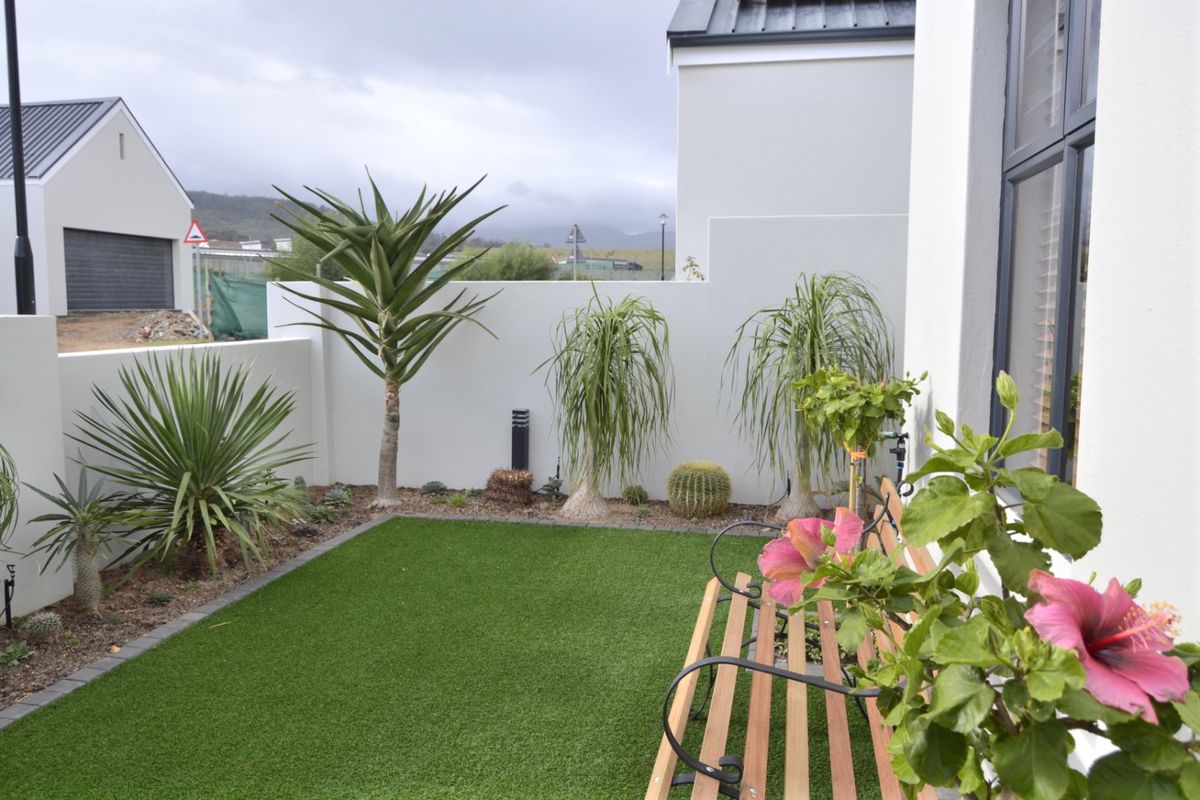 Charming 3-Bedroom Home in Somerset Lakes – Perfect for Downsizing - Photo 3