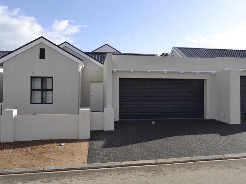 Charming 3-Bedroom Home in Somerset Lakes – Perfect for Downsizing - Photo 2