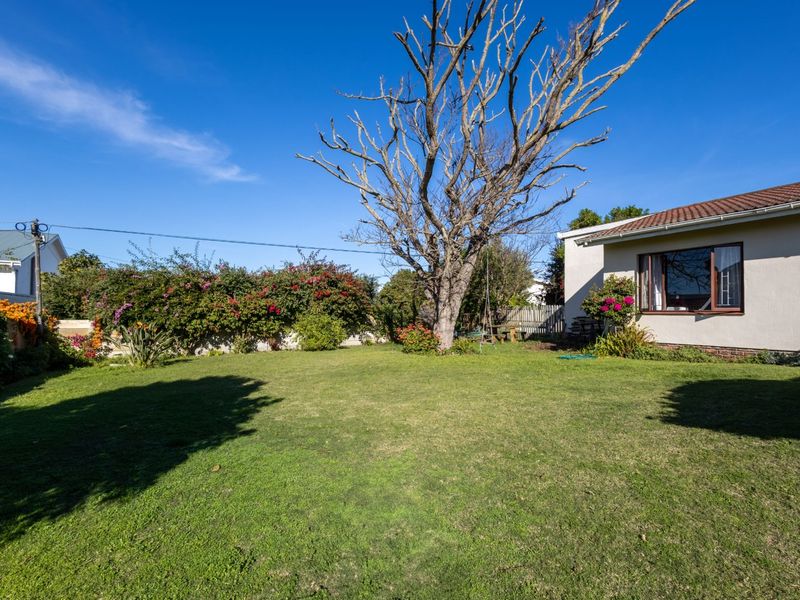 Lovely Three Bedroom House in Quiet Neighbourhood - Photo 5