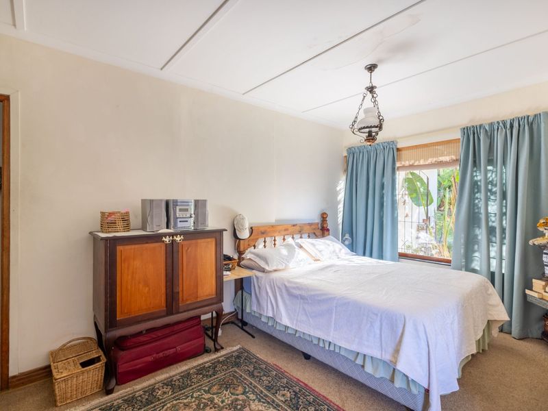 Lovely Three Bedroom House in Quiet Neighbourhood - Photo 9