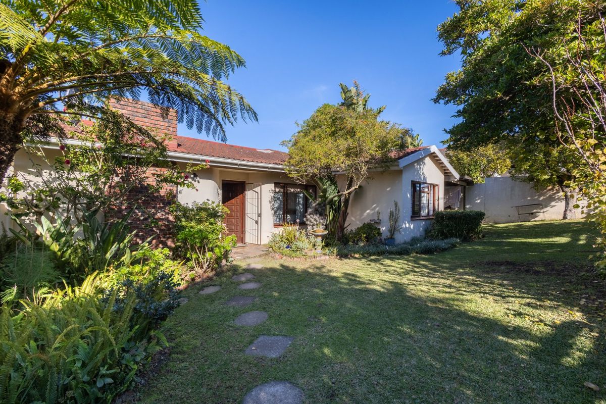 Lovely Three Bedroom House in Quiet Neighbourhood - Photo 2