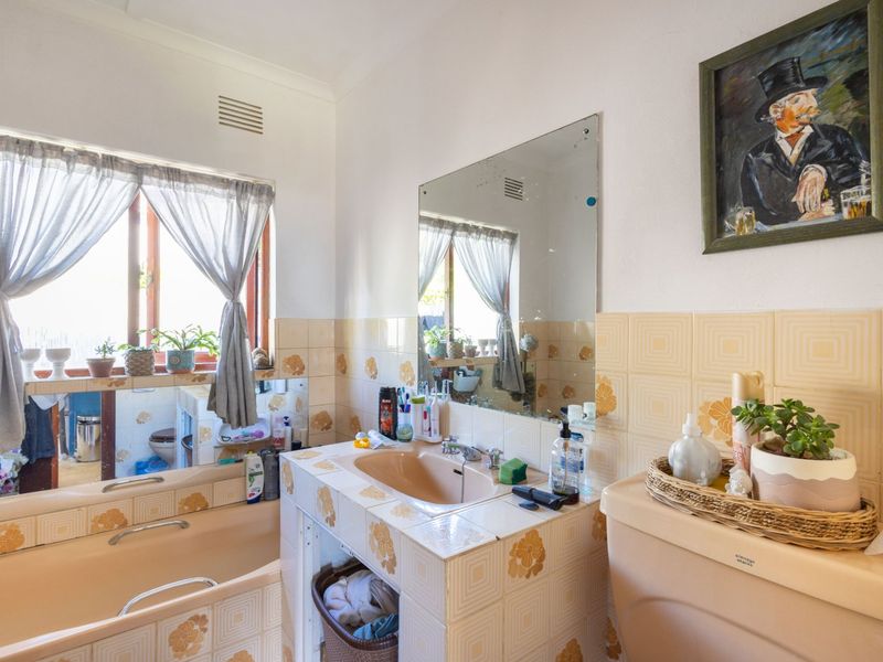 Lovely Three Bedroom House in Quiet Neighbourhood - Photo 8