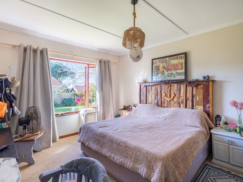 Lovely Three Bedroom House in Quiet Neighbourhood - Photo 7