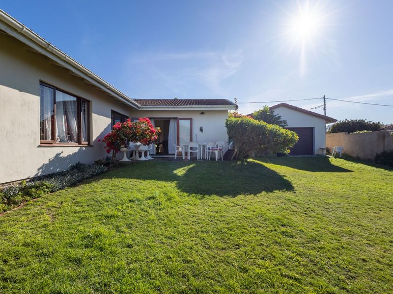 Lovely Three Bedroom House in Quiet Neighbourhood - Photo 6