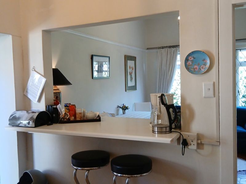 2 Bed 2bath Cosy House cottage with a Lovely Garden-Corporate Rental, suitable for Expats, Professionals-Water, Utilities, House Keeping, Uncapped Wi-fi all included-Rosebank.  A Steal! - Photo 10