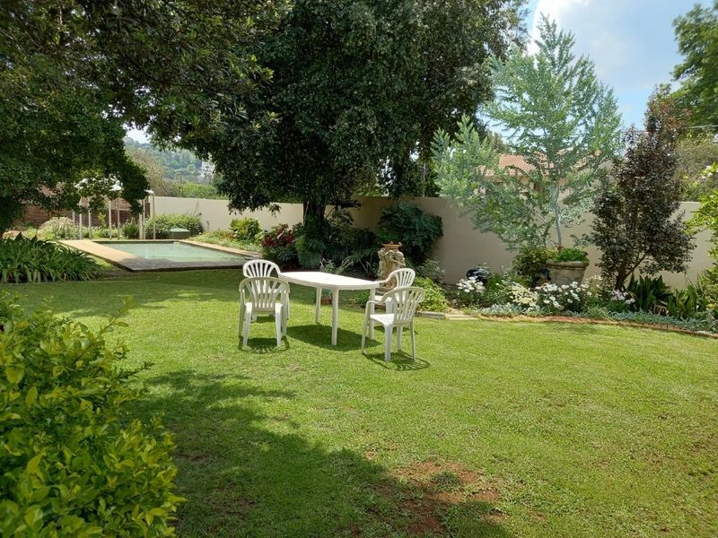 2 Bed 2bath Cosy House cottage with a Lovely Garden-Corporate Rental, suitable for Expats, Professionals-Water, Utilities, House Keeping, Uncapped Wi-fi all included-Rosebank.  A Steal! - Photo 2