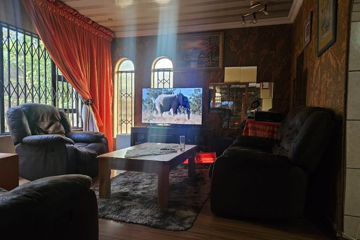 3 Bedroom house for sale - Photo 4