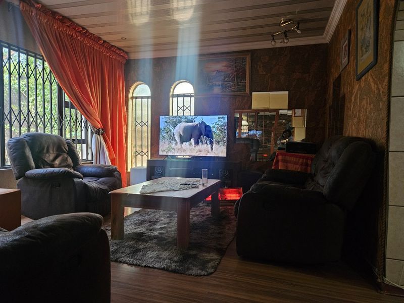 3 Bedroom house for sale - Photo 4