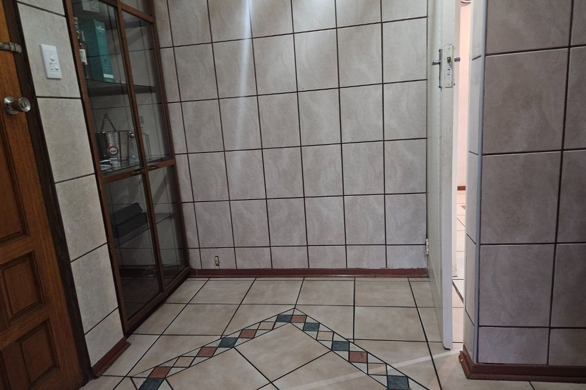 3 Bedroom house for sale - Photo 2