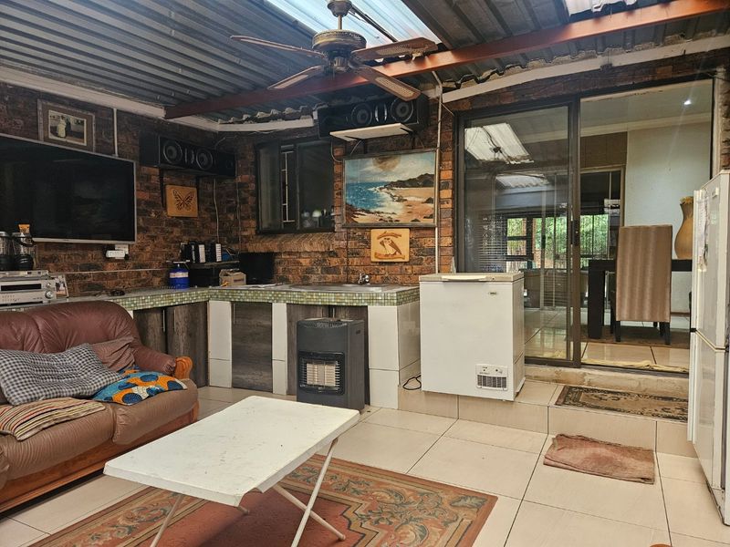 3 Bedroom house for sale - Photo 7