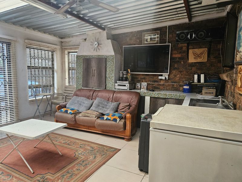 3 Bedroom house for sale - Photo 6