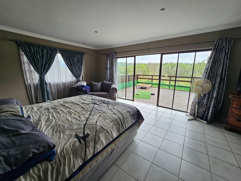 Large Family Home, Peaceful Views, Centrally Located  - Photo 10