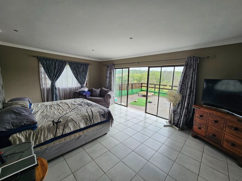 Large Family Home, Peaceful Views, Centrally Located  - Photo 7