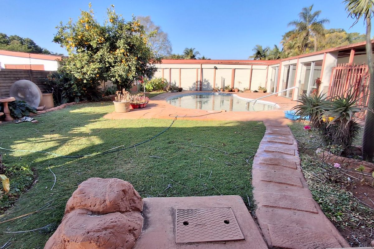 STUNNING DOUBLE-STORY 8 BED HOUSE WITH POOL FOR SALE IN PRETORIA NORTH - Photo 5