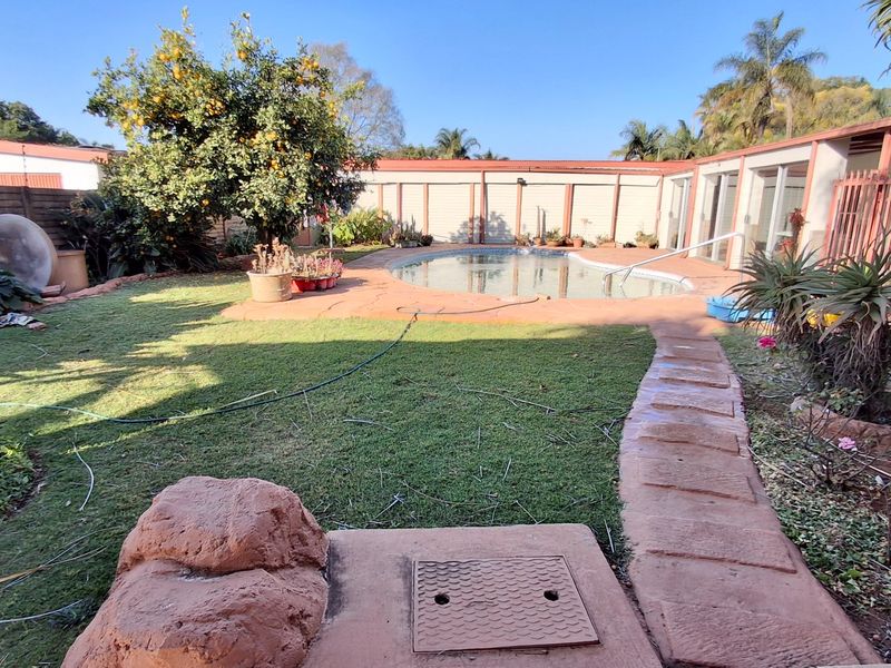 STUNNING DOUBLE-STORY 8 BED HOUSE WITH POOL FOR SALE IN PRETORIA NORTH - Photo 5
