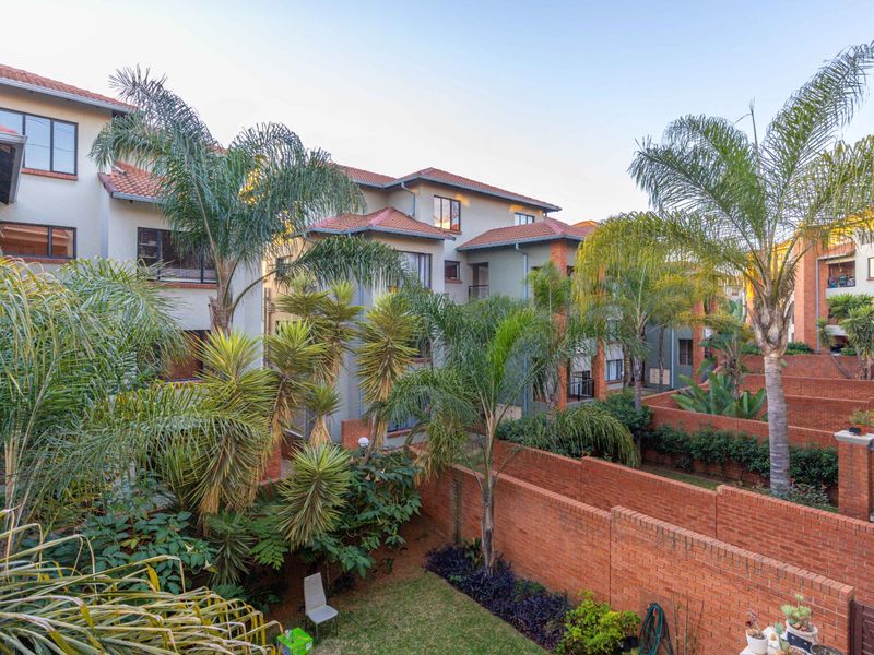 Contemporary Comfort Meets Lifestyle Convenience in The Meridian - Photo 10