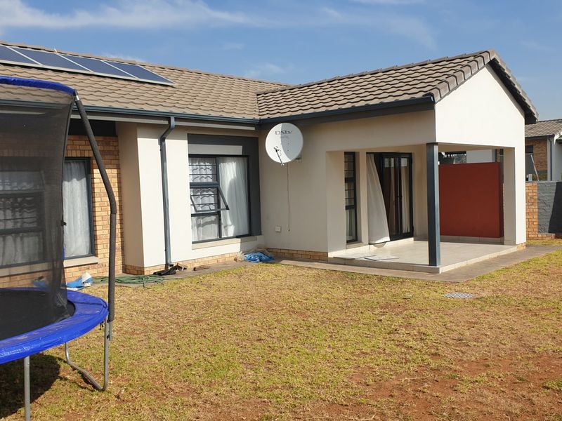 Light-Filled Modern 3-Bedroom Home in The Madison, Amberfield City - Photo 7