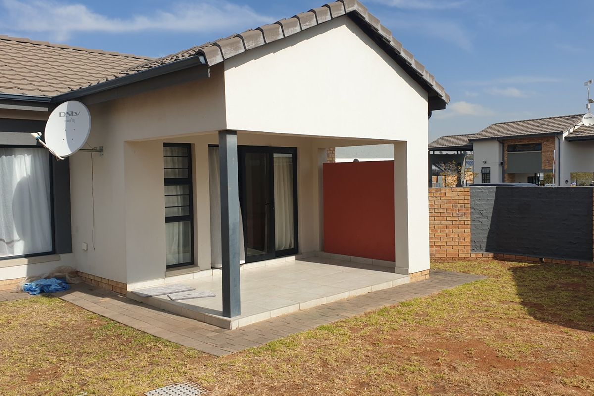 Light-Filled Modern 3-Bedroom Home in The Madison, Amberfield City - Photo 5