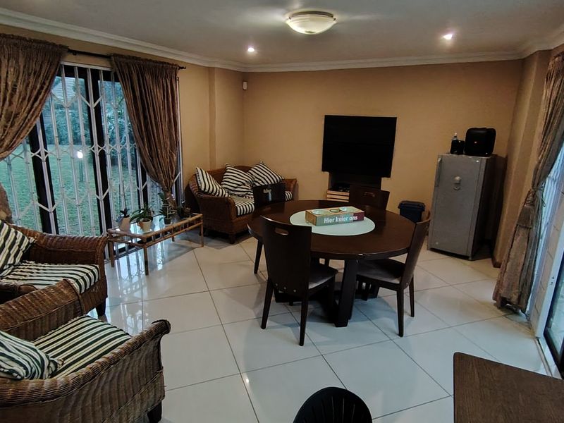 Exclusive 540m2 Family Residence in Rooihuiskraal North Centurion - Space, Style & Sophistication! - Photo 8