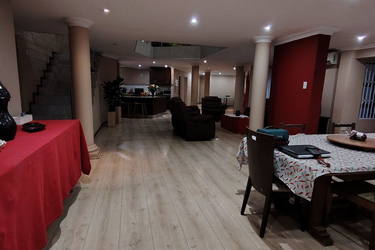 Exclusive 540m2 Family Residence in Rooihuiskraal North Centurion - Space, Style & Sophistication! - Photo 5