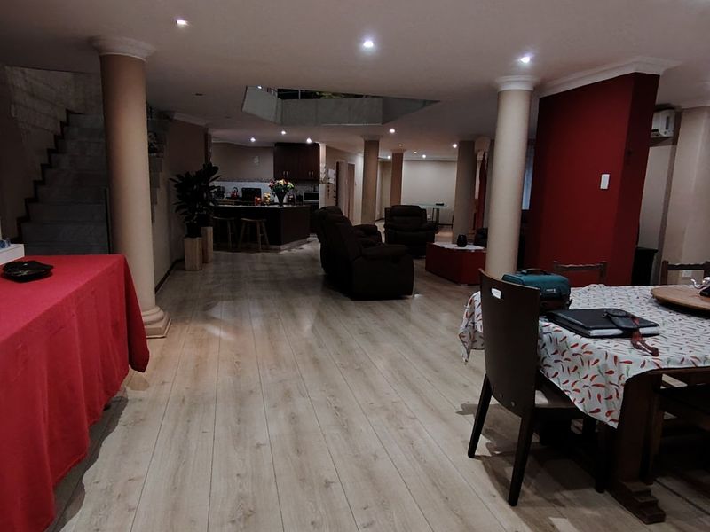 Exclusive 540m2 Family Residence in Rooihuiskraal North Centurion - Space, Style & Sophistication! - Photo 5