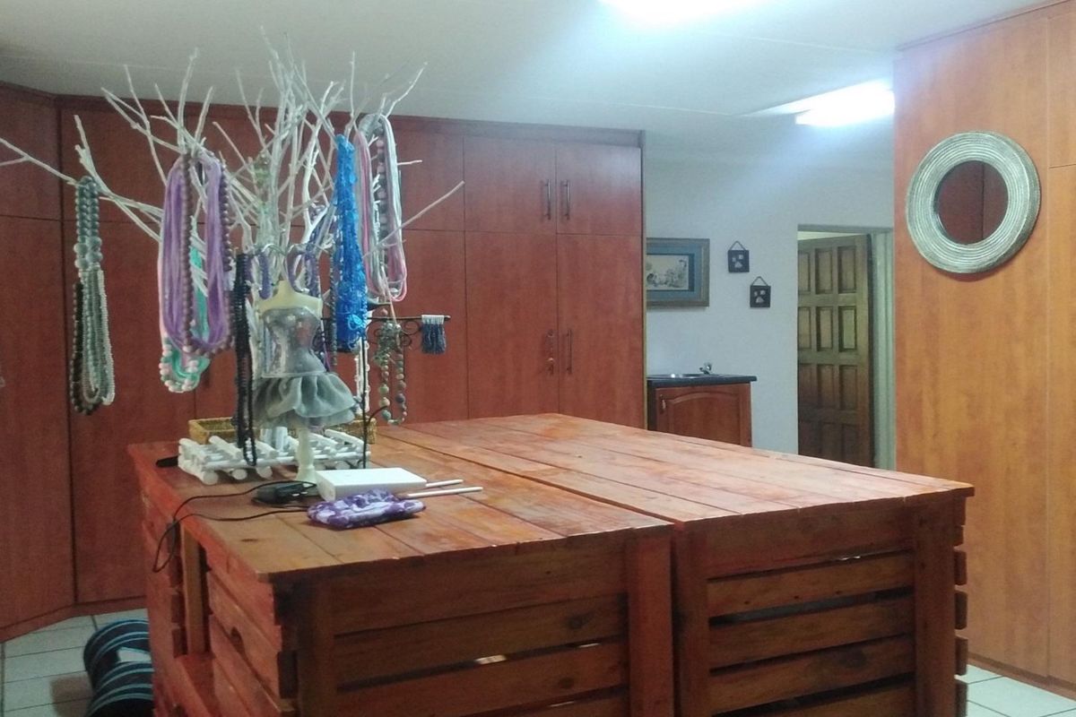 Meyerville Property for sale: Charming 3-Bedroom Family Home with Pool, Lapa & Double Garage - Photo 4