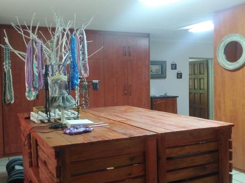 Meyerville Property for sale: Charming 3-Bedroom Family Home with Pool, Lapa & Double Garage - Photo 4