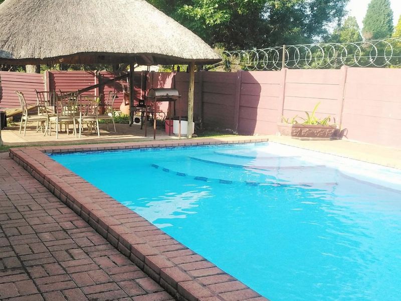 Meyerville Property for sale: Charming 3-Bedroom Family Home with Pool, Lapa & Double Garage - Photo 7