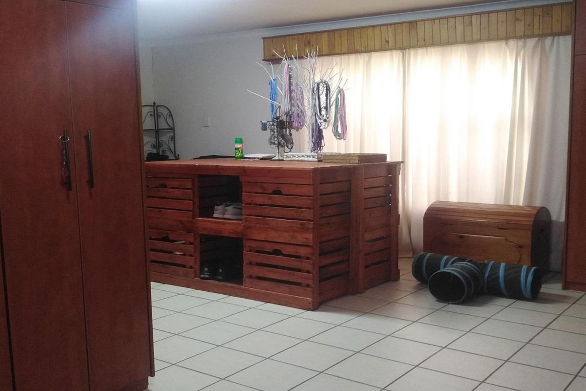 Meyerville Property for sale: Charming 3-Bedroom Family Home with Pool, Lapa & Double Garage - Photo 5