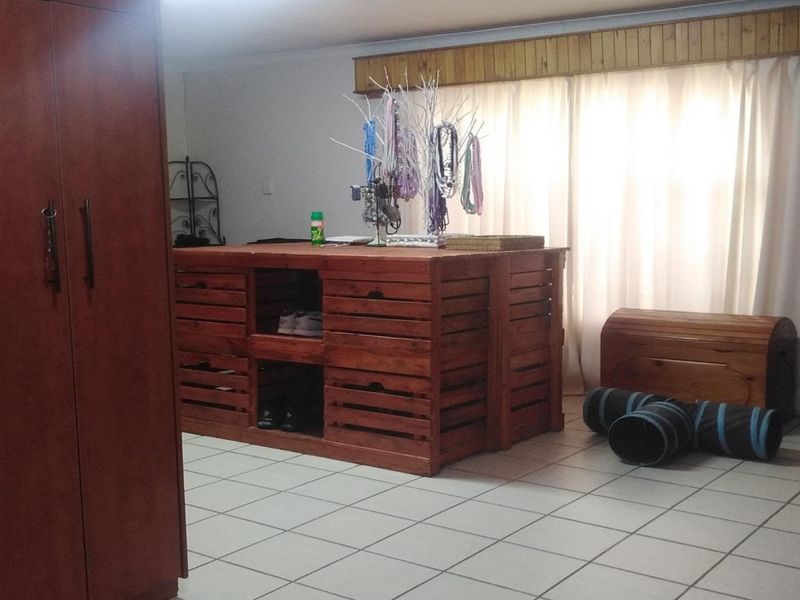 Meyerville Property for sale: Charming 3-Bedroom Family Home with Pool, Lapa & Double Garage - Photo 5