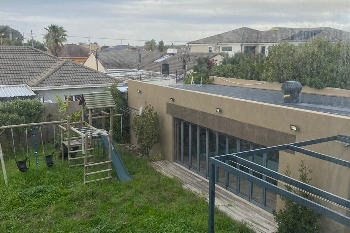 4 Bedroom House for Sale  - Photo 5