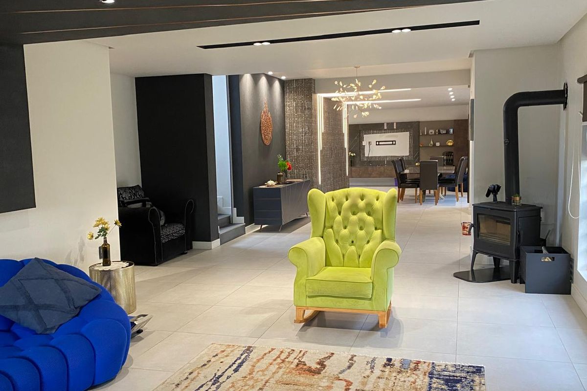 4 Bedroom House for Sale  - Photo 2