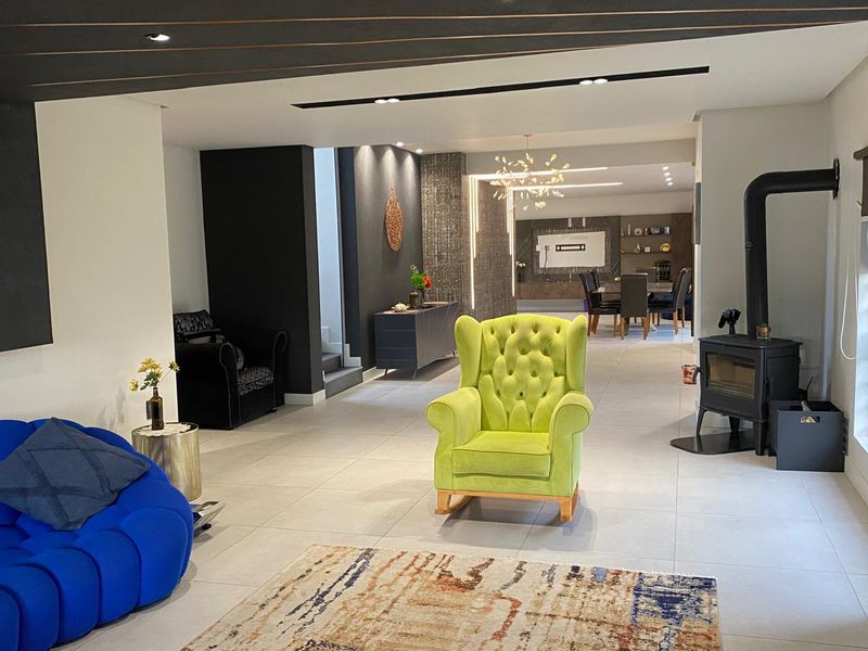 4 Bedroom House for Sale  - Photo 2