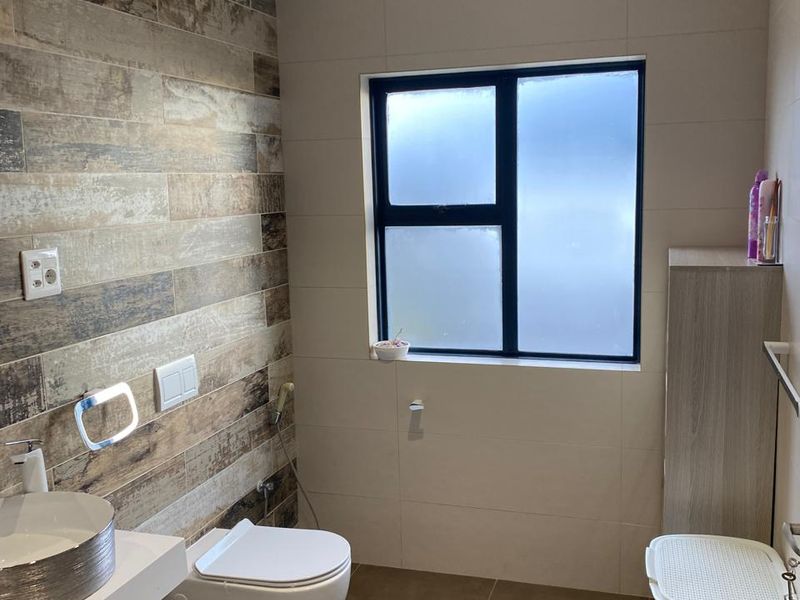 4 Bedroom House for Sale  - Photo 9