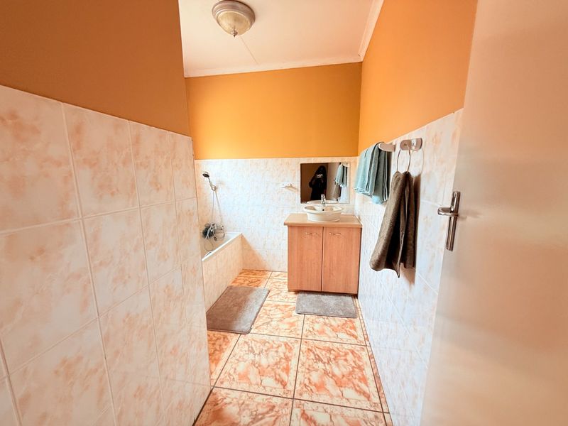 3 Bed 2 and a Half Bath Family Home - Photo 6