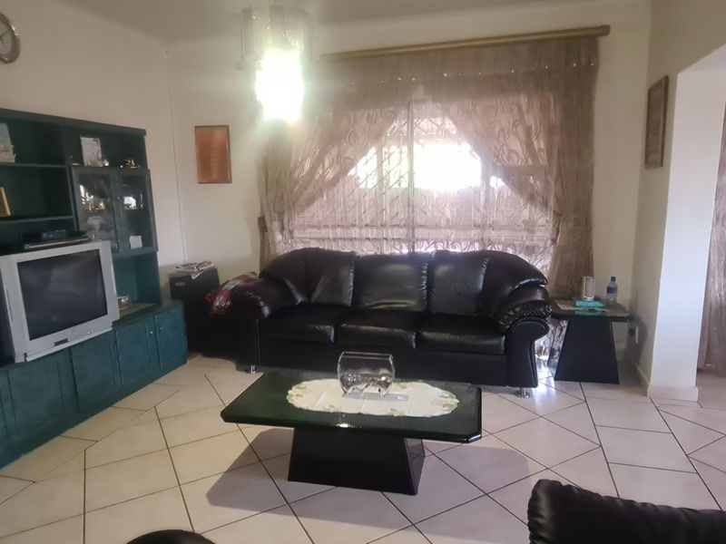 A Home for Every Generation 7 Bedrooms of Space and Potential - Photo 10