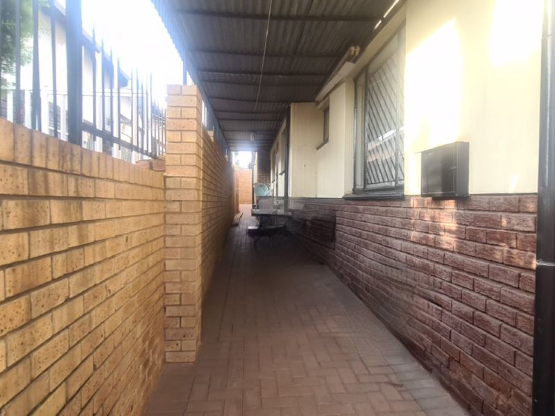 A Home for Every Generation 7 Bedrooms of Space and Potential - Photo 3