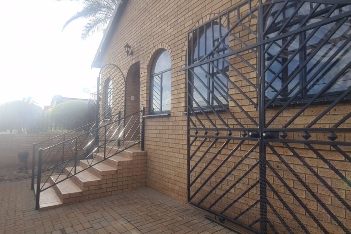 A Home for Every Generation 7 Bedrooms of Space and Potential - Photo 2