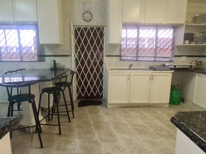 A Home for Every Generation 7 Bedrooms of Space and Potential - Photo 6