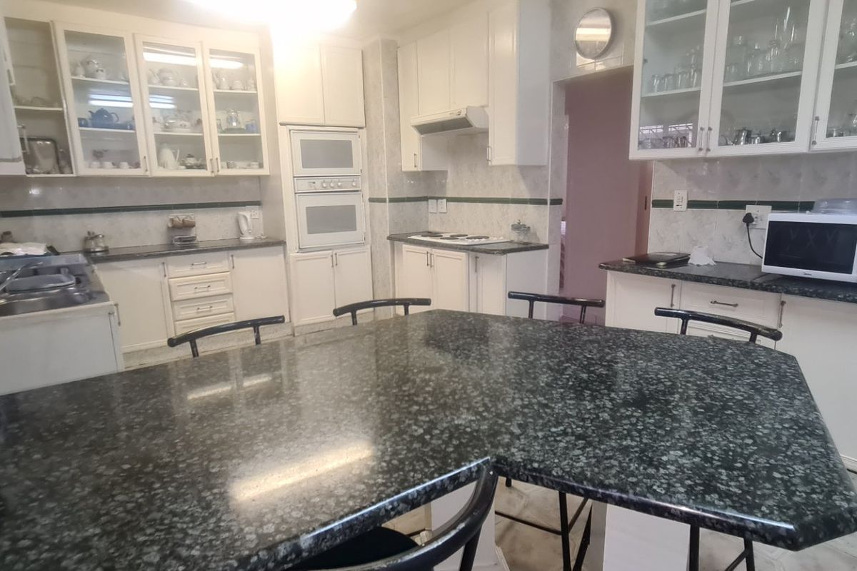 A Home for Every Generation 7 Bedrooms of Space and Potential - Photo 5