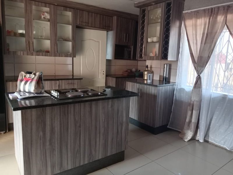 Fantastic Investment House & Shop  in Villa Lisa - Photo 3