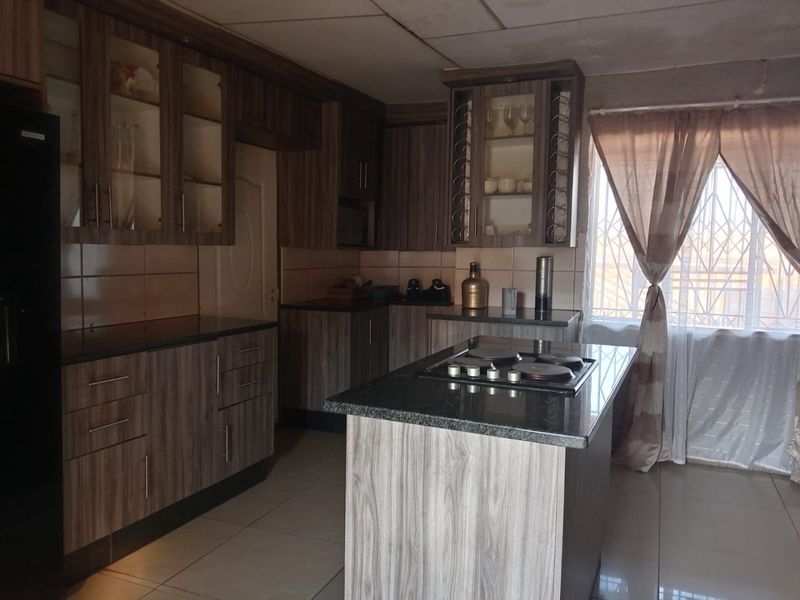 Fantastic Investment House & Shop  in Villa Lisa - Photo 4