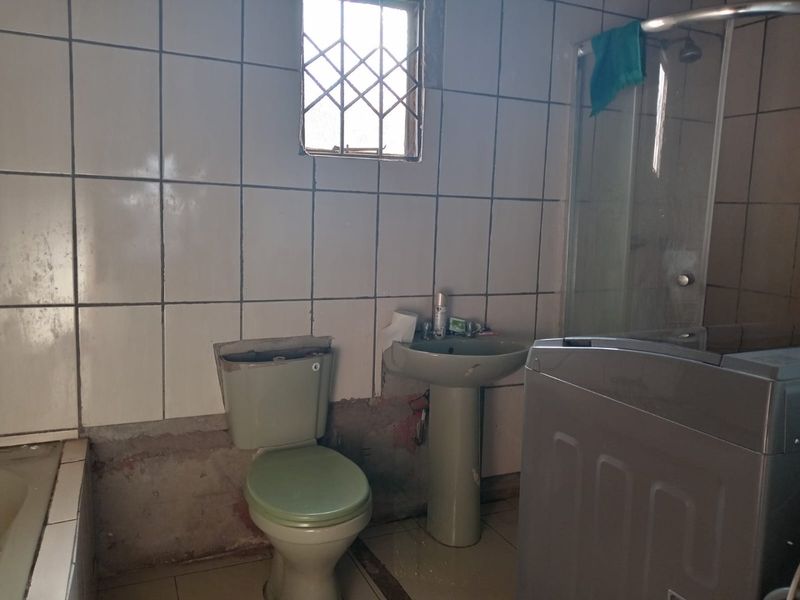 Fantastic Investment House & Shop  in Villa Lisa - Photo 10