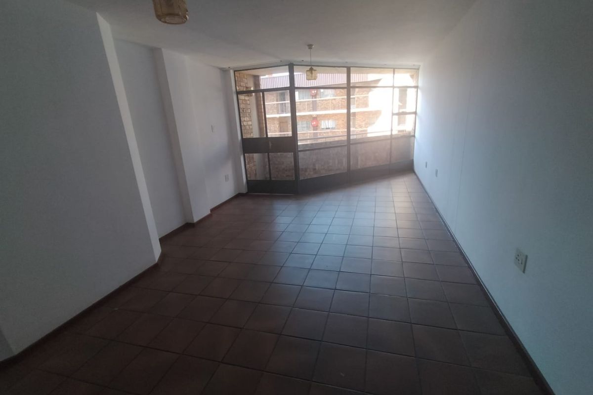 Large 2 Bed in Danie Theron st Pta North - Photo 3