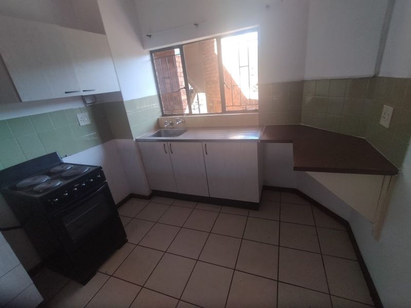 Large 2 Bed in Danie Theron st Pta North - Photo 6