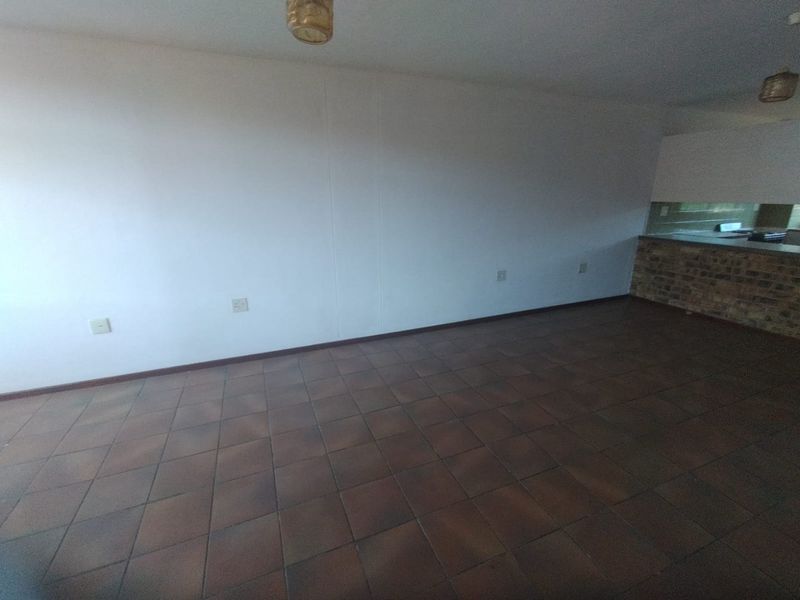 Large 2 Bed in Danie Theron st Pta North - Photo 8