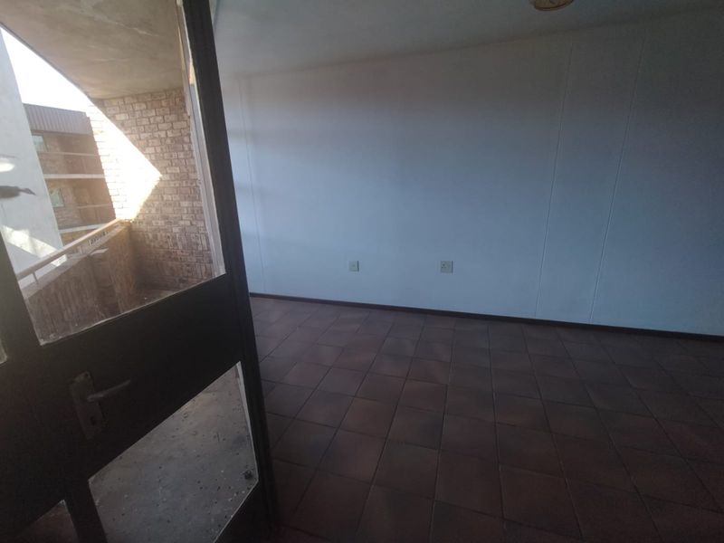 Large 2 Bed in Danie Theron st Pta North - Photo 10