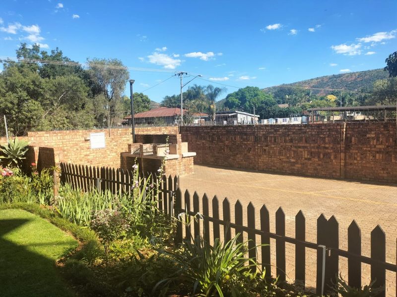 Large 2 Bed in Danie Theron st Pta North - Photo 5