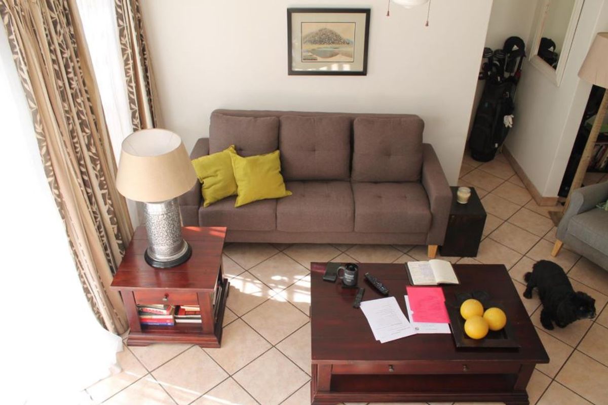 Enjoy effortless indoor-outdoor living in this pet-friendly corner duplex—freshly updated, fibre ready and steps from family-friendly estate amenities. - Photo 2