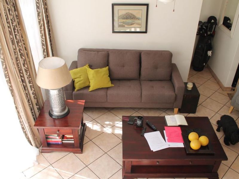 Enjoy effortless indoor-outdoor living in this pet-friendly corner duplex—freshly updated, fibre ready and steps from family-friendly estate amenities. - Photo 2